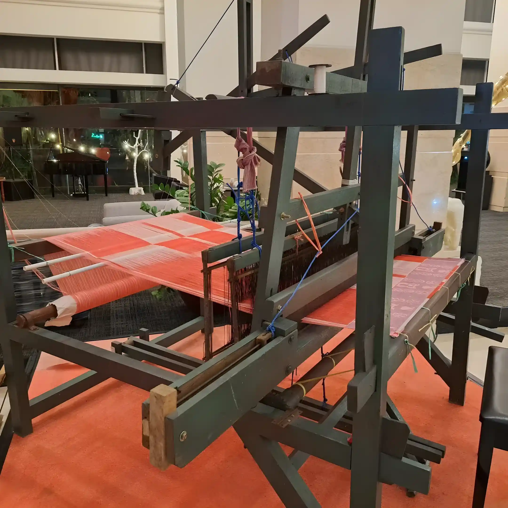 Traditional weaving machine