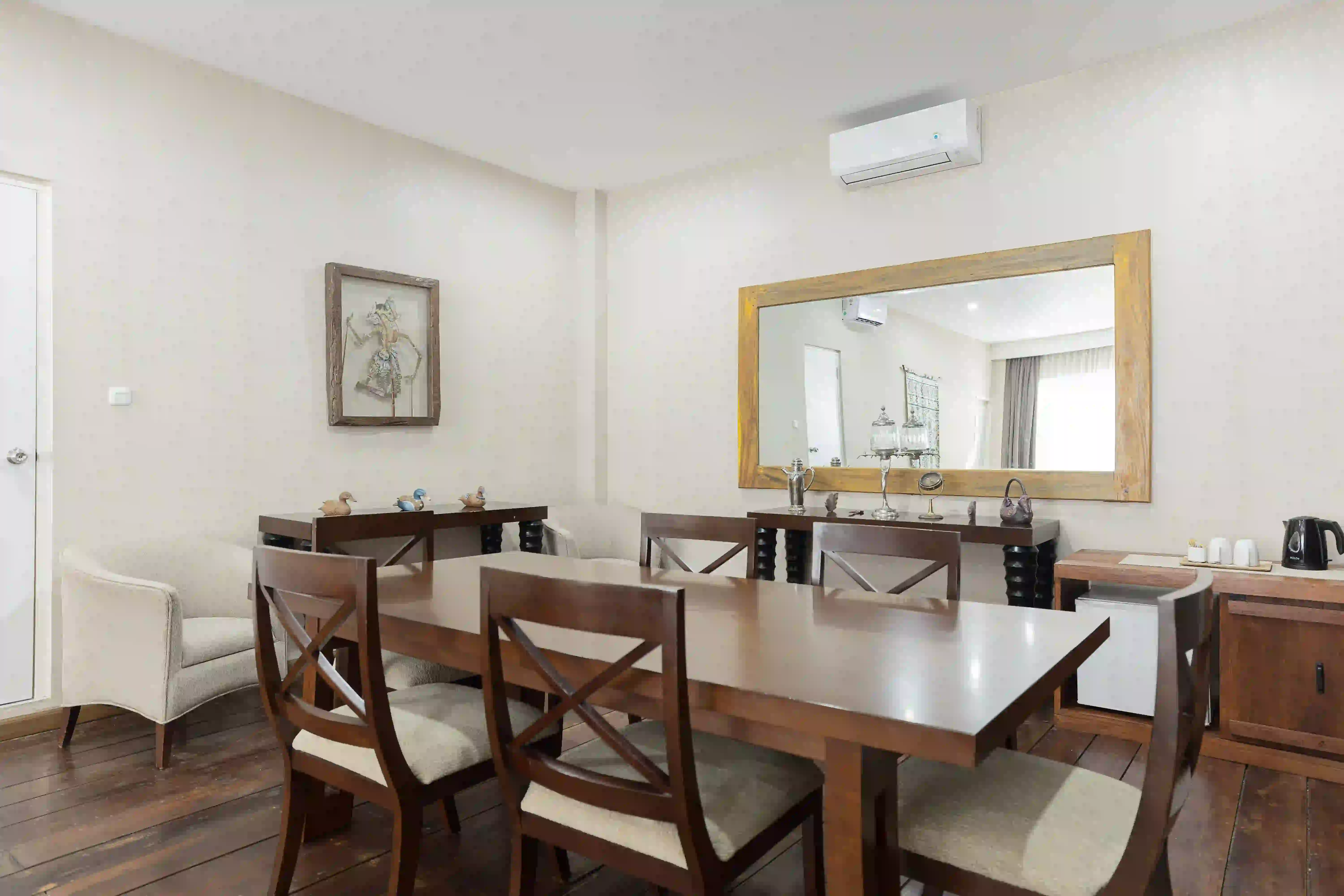 Minahasa Suite Dining Area