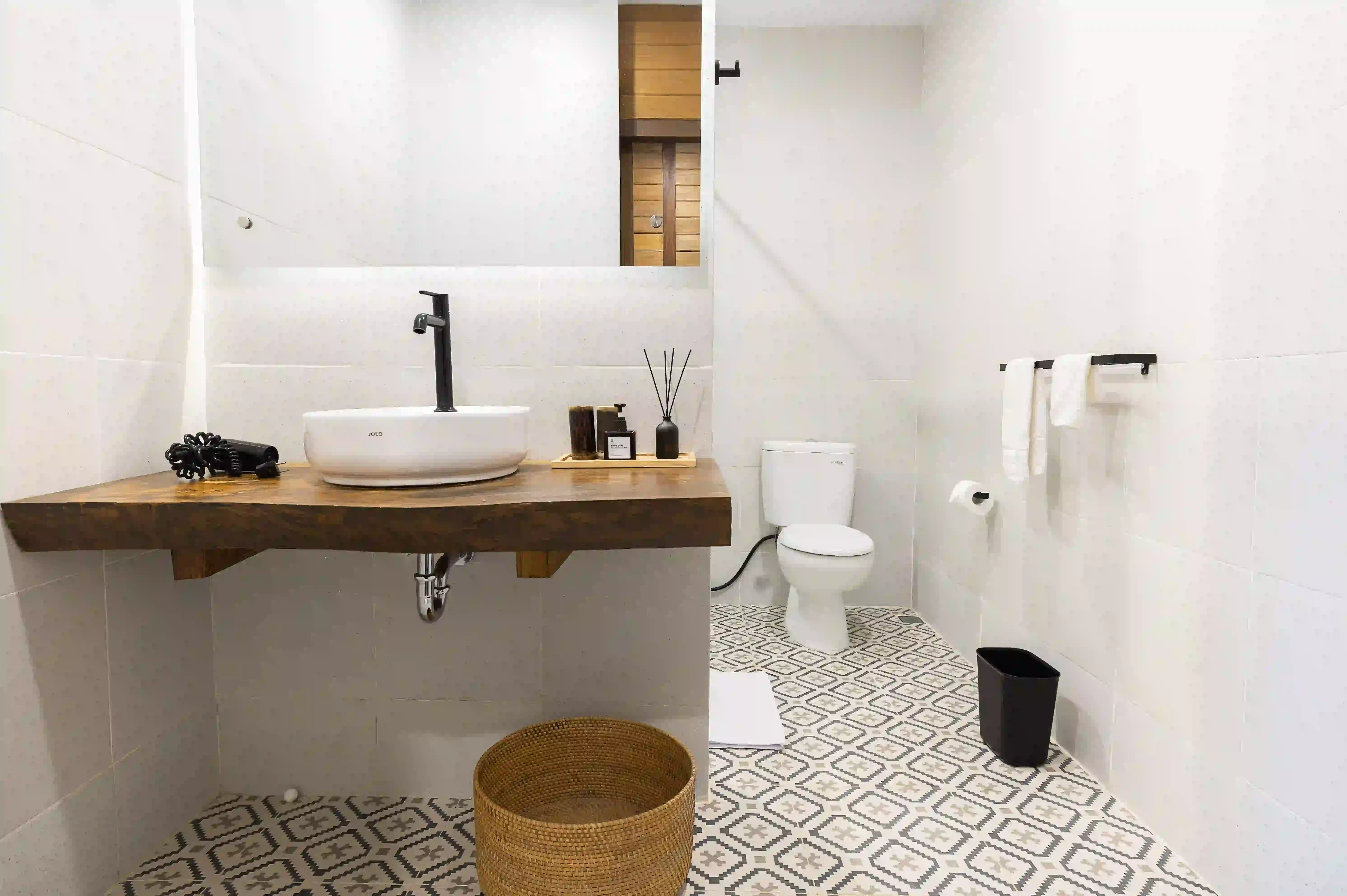 Upper Bungalow Hillside Bathroom